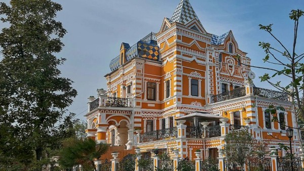 Сочи — город миллионеров и революционеров