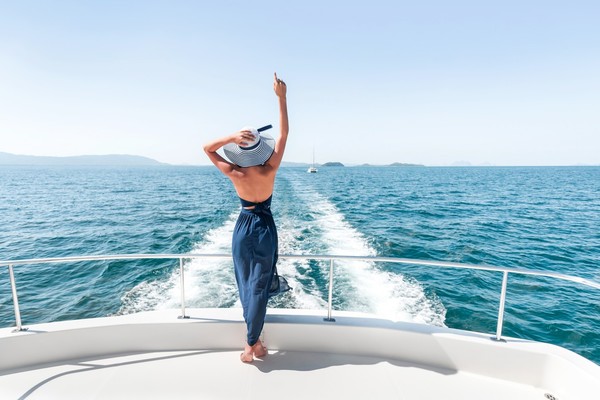 Морская прогулка на моторном катамаране в Сочи