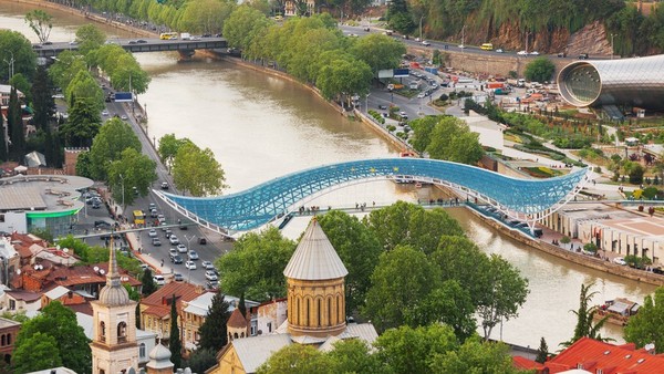 Гармония древнего и современного Тбилиси