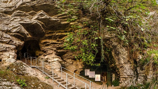 Шесть чудес Сочи за день: водопады, пещеры, древние храмы