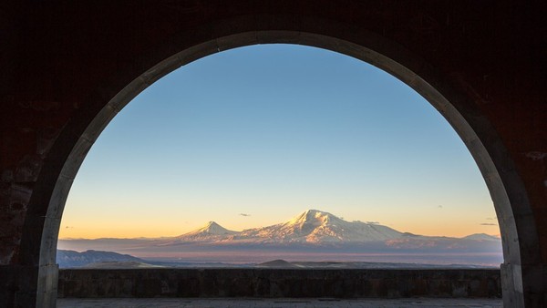 Святая Армения: храм Гарни и монастырь-пещера Гегард