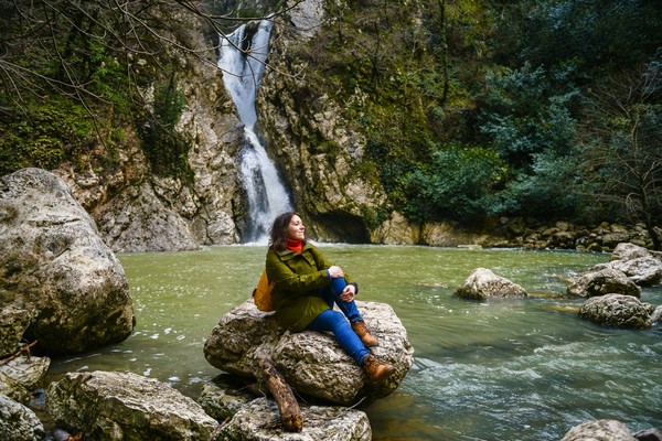 К Агурским водопадам и Орлиным скалам с фотосетом на iPhone 14