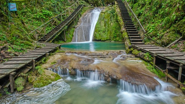 33 водопада и кавказское застолье