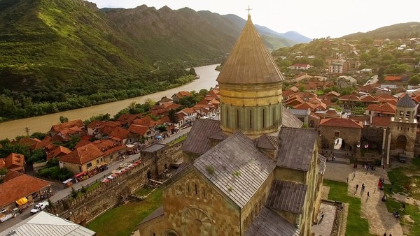 Город-музей Мцхета и средневековый замок Ананури (из Тбилиси)
