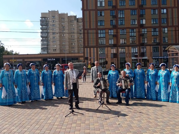 «А в сердце молодость поет!»