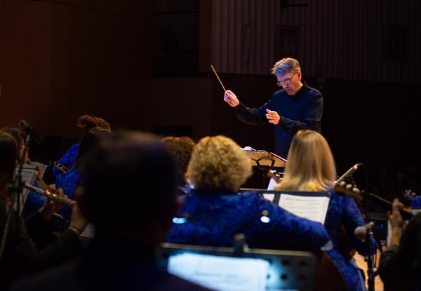 Программа «Концерт для контрабаса с абсурдом: Михаил Дзюдзе и Русский оркестр»