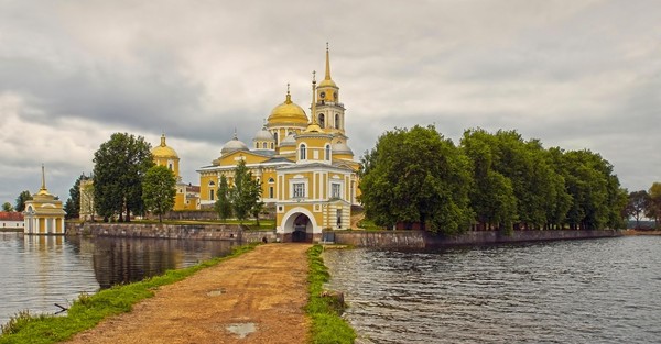 Открытие фотовыставки Анатолия Максимова «Скрепы»