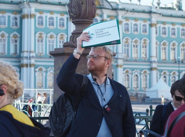 Пешеходная экскурсия Артема Шипунова «Память мирных дней. Прогулка вокруг Парка Победы»