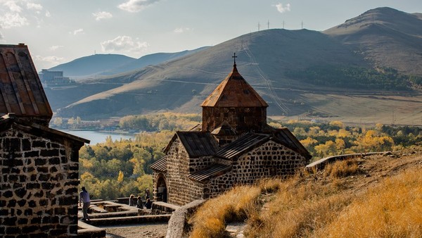 Возрождённый Гарни, «Монастырь копья» и высокогорный Севан