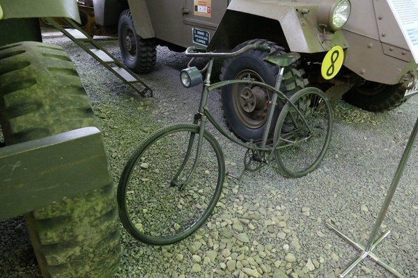 Динамический показ датского десантного велосипеда BSA Airborne Bicycle 1945 г