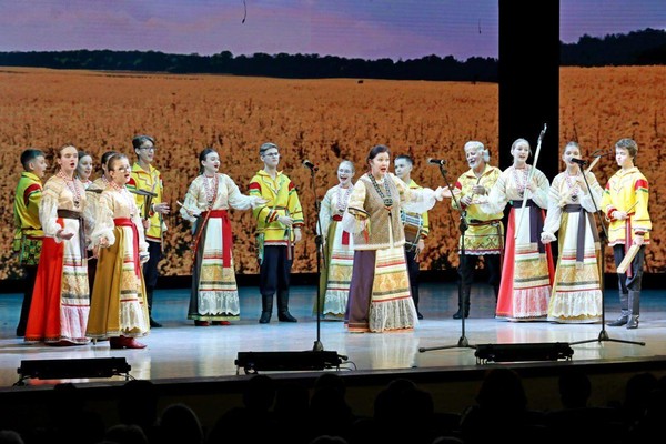 Концерт – выставка «Как купчиха с котом праздники встречали»