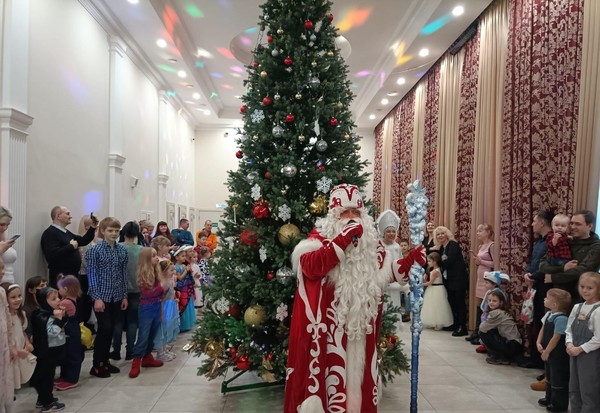 Новогоднее представление и спектакль «Аленкины сказки»