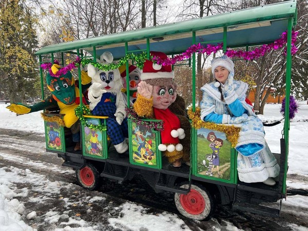 Новогоднее представление «Веселись честной народ! К нам приходит Мудрый год!»