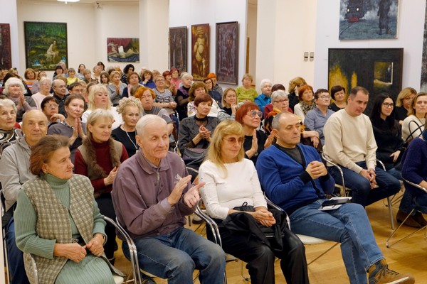 Концерт вокального ансамбля «Славичи» «В белом вальсе снег кружится»