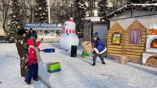 Открытие снежного городка в Кировском районе