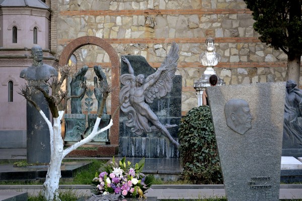 Пантеон Тбилиси и коллективная память. От Грибоедова до матери Сталина