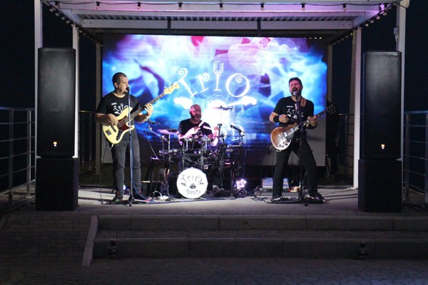 Trio Band