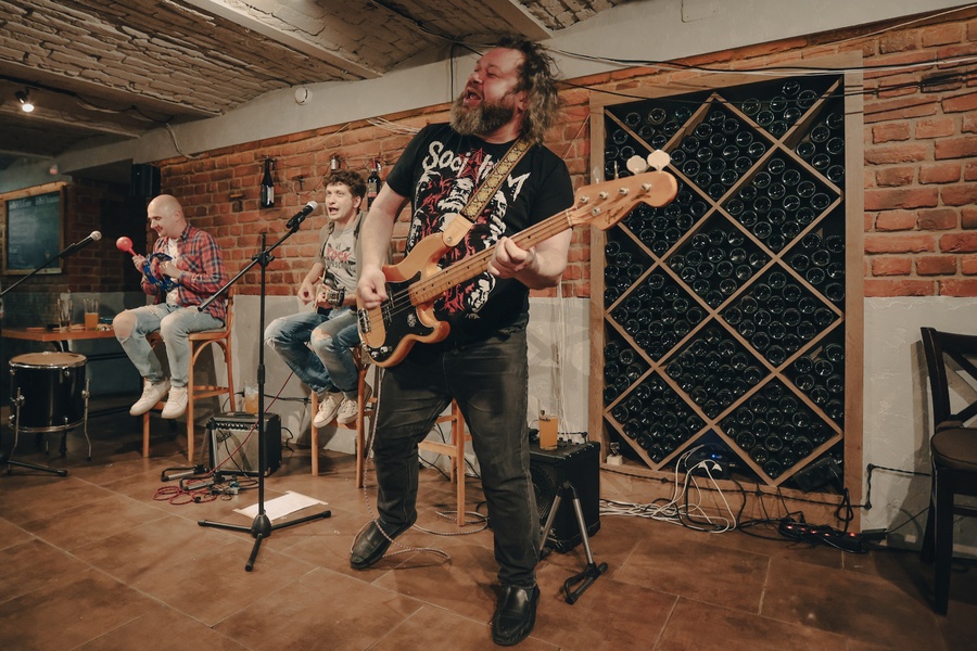 Летов.
Квартирник, воспоминания о юности под песни группы «Гражданская Оборона»