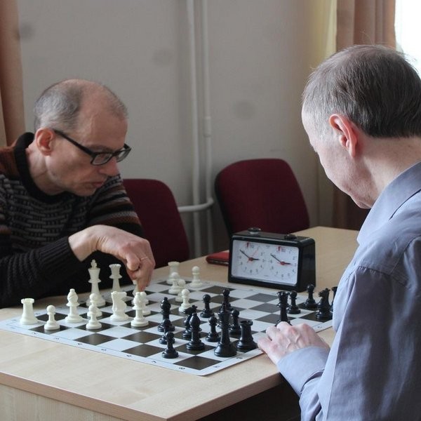 Занятие по шахматам с жизнелюбами из клуба «Ферзь»