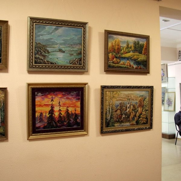 Выставка вышитых картин Веры Коршуновой «Немного волшебства на каждый день…»