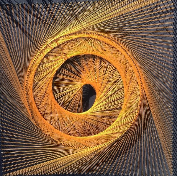 Выставка нитяной графики «String Art»