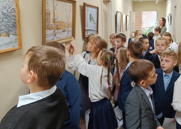 Выставка «Семейство Пушкина в гостях у школы»