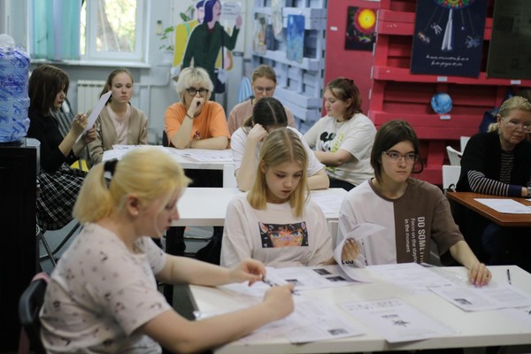 Диктант Победы в Самарской библиотеке для молодежи