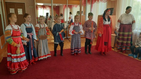 «Русский народный праздничный костюм»