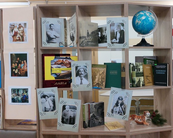 Книжная выставка «Из семейного альбома Янковских»