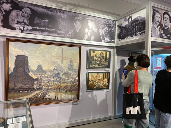 Экскурсия на выставке «Донбасс – Россия: история и современность»