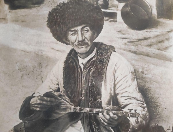Фотовыставка «Сулейман Стальский. Жизнь, творчество, память»