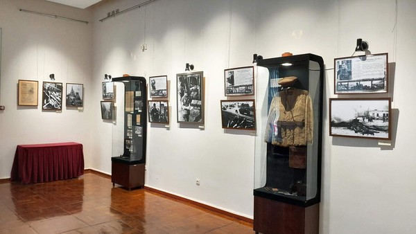 Выставка «Война в объективе фотокорреспондентов и изобразительном искусстве»