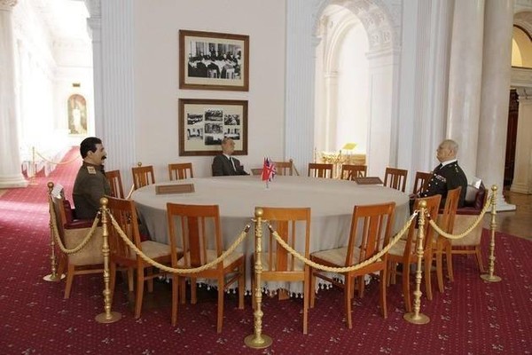 Экспозиция «Крымская конференция руководителей трех союзных держав»
