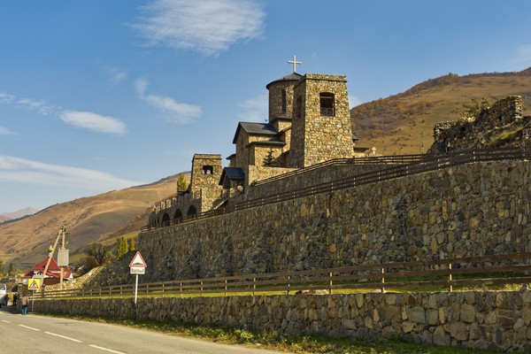 Северная Осетия: Кармадон, Даргавс, монастырь, три ущелья