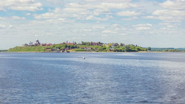 Прогулка на парусной яхте по Волге