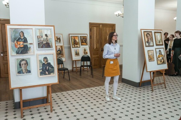 Выставка Камкиной Евдокии «Цветомузыка»