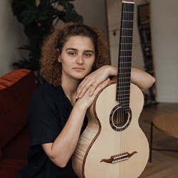 Ирина Александрова, гитара