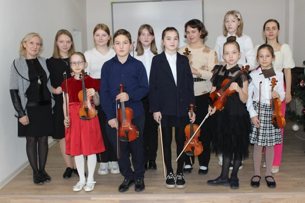 Отчетный концерт учащихся класса скрипки «Концерт концертов»