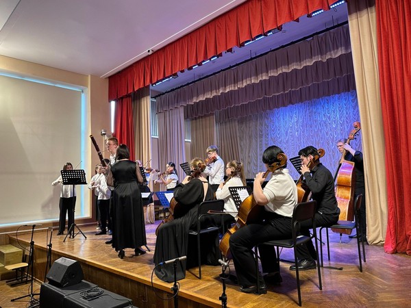 Концерт студентов и школьников отделения оркестровых струнных инструментов