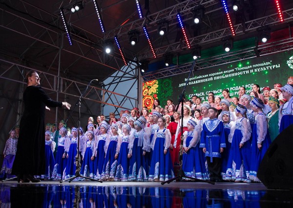 Всероссийская хоровая акция «Поющая площадь», посвященная Дню славянской письменности и культуры
