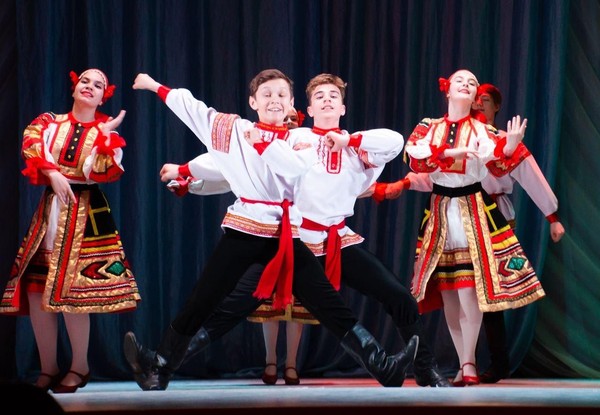 Открытое занятие «Знакомство с движениями русского танца»