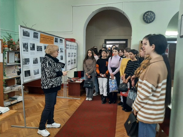 Информационная выставка «Ветераны библиотечного дела города Черкесска – дети войны»