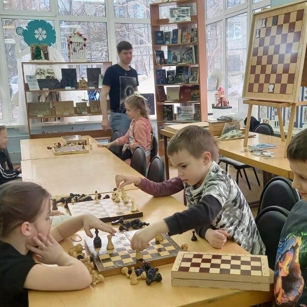Выставка «Юные шахматисты»