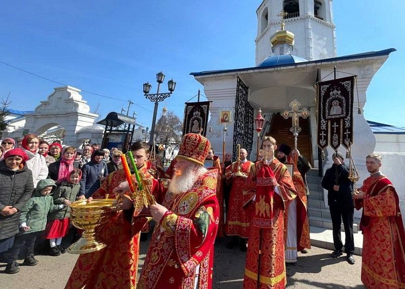 Праздничный Пасхальный концерт у стен Свято-Одигитриевского собора