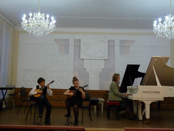 Отчетный концерт отделения народных инструментов «Победный май»