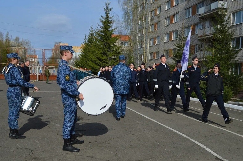 Школьный парад в преддверии Дня Победы