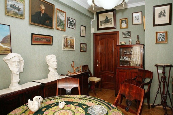 Экспозиция музея-квартиры А. Б. Гольденвейзера