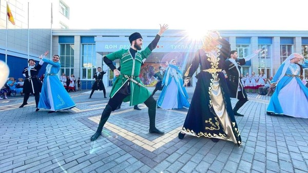 В Чувашии этнофестиваль «Радуга дружбы» посвятят Дню России и Году семьи