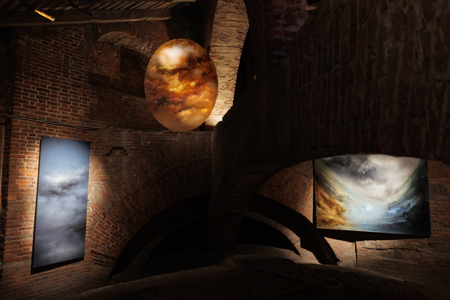 Выставка Даниила и Александра Архипенко «Небеса» под куполом Смольного собора.