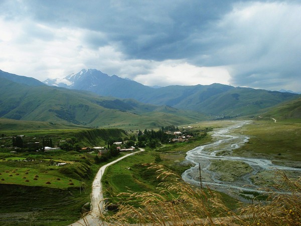 Северная Осетия: Кармадон, Даргавс, монастырь и три ущелья